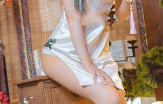 随便翻翻木棉棉OwO的白丝写真合集，发现每一张都在低语…