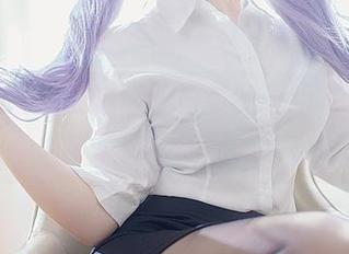 冬日的暖意临近，樱梨梨的这组写真俨然成了贴心的问候。