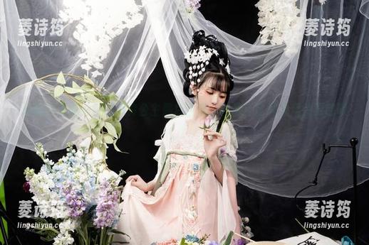 爆机少女喵小吉的风铃公主照片合集，注意！比耳边风铃更动听！