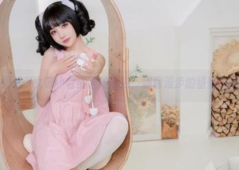 爆机少女喵小吉的猫娘私拍：随意漫步的甜蜜时光