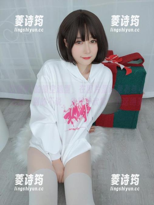 白银81的镂空造型，在图片里还是有些小心机，别的不说，先静静欣赏一下这绝美的线条！
