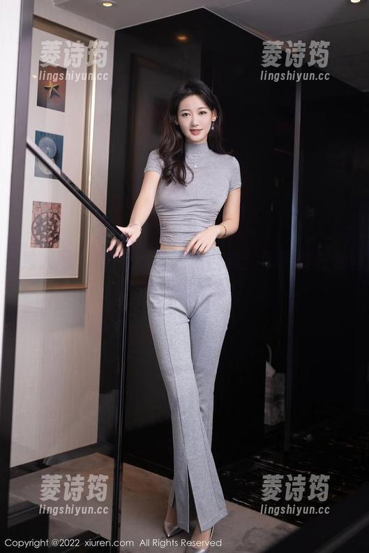 秀人网 - 小Kiki的短裙合集：谁需要长裙？不买也要看！