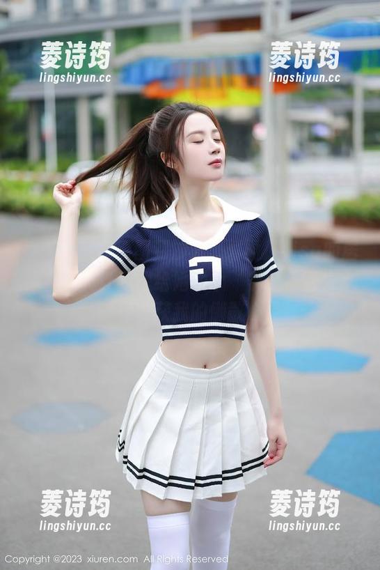 秀人网-爱丽莎Lisa 秀人网 - 从原图到沙发,爱丽莎Lisa的居家状态真让我想给她颁个‘最佳布置奖’,顺便收获我的懒散心灵。