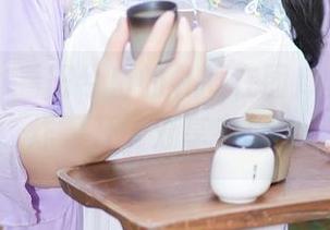 秀人网 - 看田兮白的礼服在图库里怎么‘炸’开，分享有风险