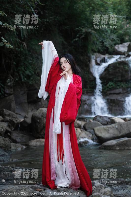 秀人网 - 另类风格：萌宝儿BoA与皮衣的不羁碰撞，美图让人画不下去了！