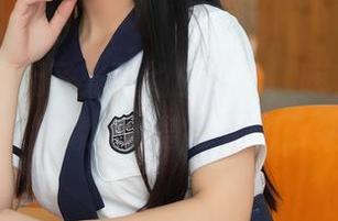 秀人网 - 无圣光下的白衬衫，陈秋雨在作品里像是不曾涉足的云朵
