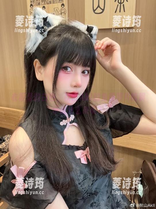 秋山AkI 衣橱里的白色,秋山AkI的免费照片能展示出什么来呢?