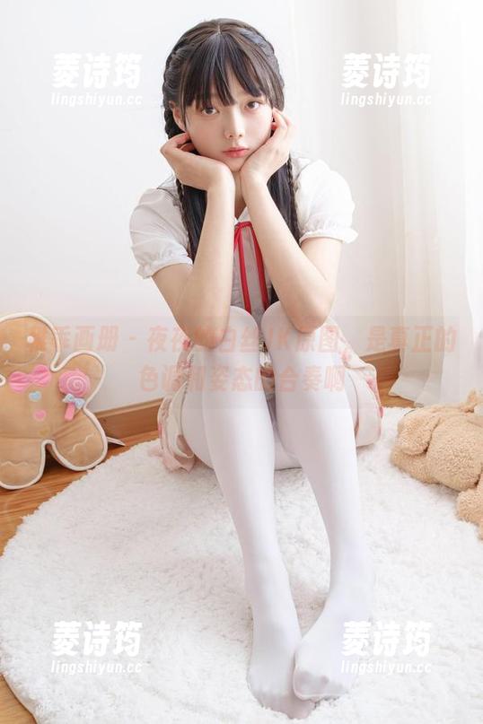 稚乖画册 - 夜夜的白丝JK原图，是真正的色调和姿态的合奏啊