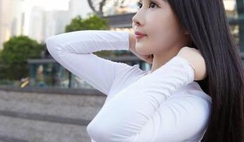 蜜桃社 - 戏精铃木的最新写真，你能想象花嫁下的疯狂吗？