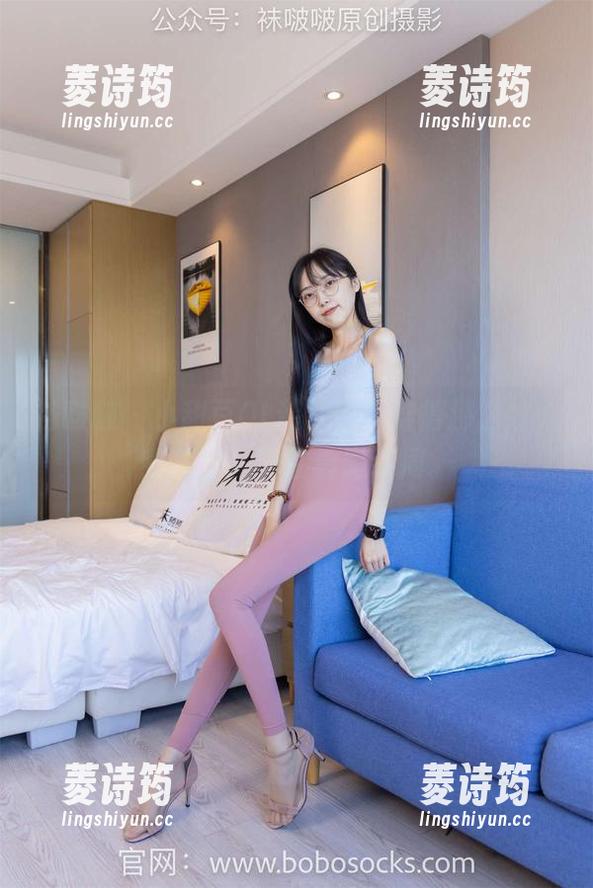 袜啵啵 - 小甜豆OL装写真：穿得那么好，我差点以为在看时装周。