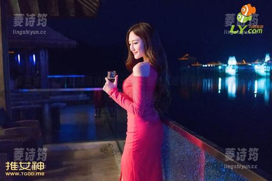 青豆客 - 卓琳妹妹眼镜图包：你以为她戴眼镜很聪明？其实只是为了遮掩瞌睡！