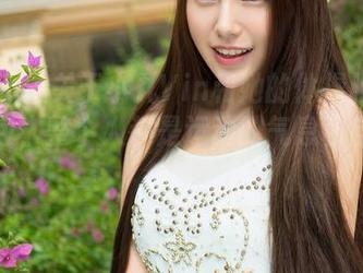 青豆客 - 关于小九Vin和她的体操服：美图图包，整个人都是运动的气息和自信的角度。