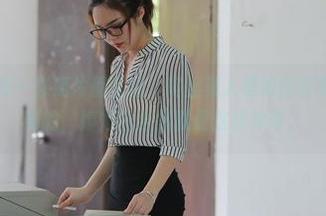 魔镜街拍 - 每一张照片都在说：肉丝美人是如何在寒风中挺立不倒的，婷婷的合集就是这样神奇。