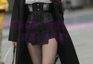 直击你的审美极限，魔镜街拍在线的白裙美眉不得不看！